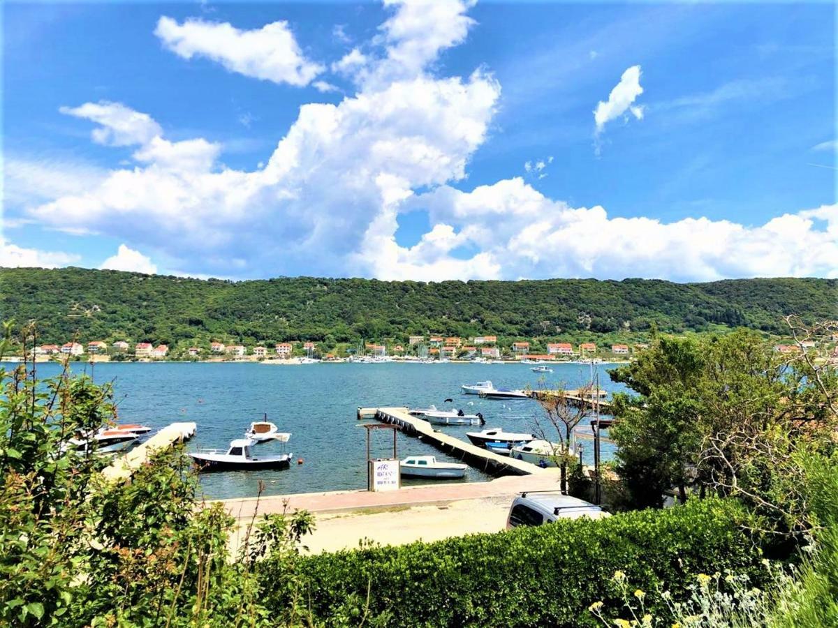Apartments With Boat Mooring Marija Supetarska Draga Exteriör bild