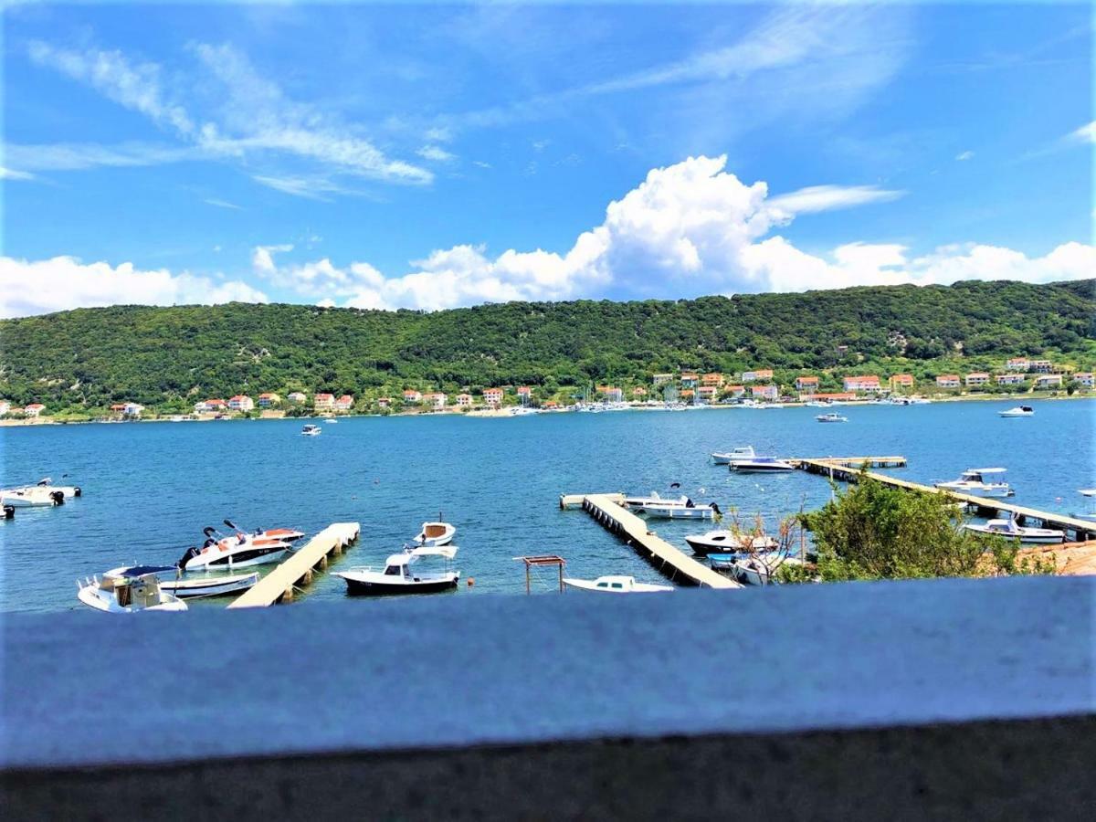 Apartments With Boat Mooring Marija Supetarska Draga Exteriör bild